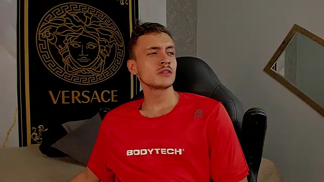 Snapshot of Desmon_Clark chatting on March 6, 10:36 pm Desmon Clark online show from March 6, 10:36 pm