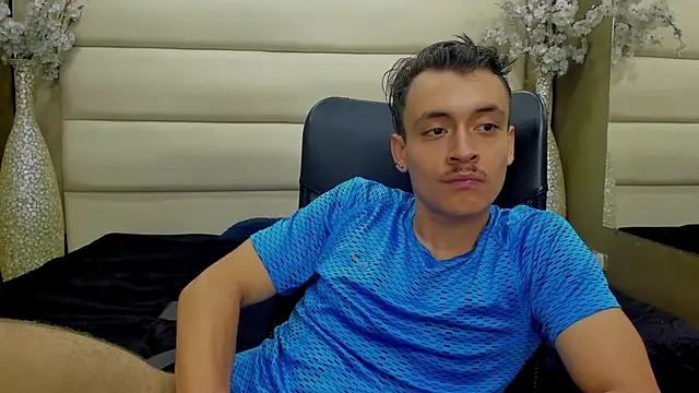 Snapshot of Desmon_Clark chatting on March 11, 7:15 am Desmon Clark online show from March 11, 7:15 am