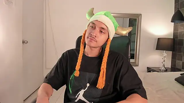 Snapshot of Desmon_Clark chatting on March 18, 6:25 am Desmon Clark online show from March 18, 6:25 am