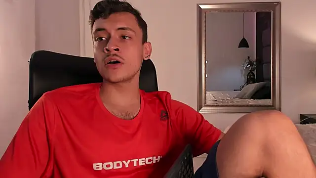 Snapshot of Desmon_Clark chatting on March 20, 8:51 pm Desmon Clark online show from March 20, 8:51 pm