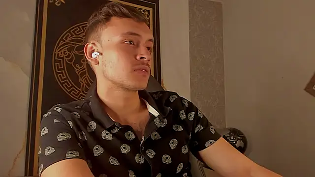 Snapshot of Desmon_Clark chatting on October 2, 10:28 pm Desmon Clark online show from October 2, 10:28 pm