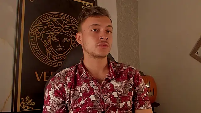 Snapshot of Desmon_Clark chatting on October 10, 10:42 pm Desmon Clark online show from October 10, 10:42 pm