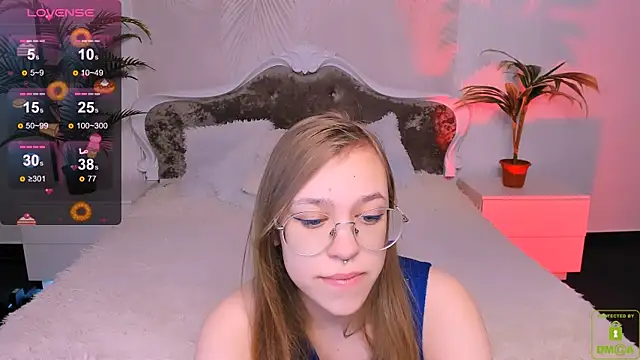 Snapshot of LayriantaVee chatting on January 17, 7:08 am LayriantaVee online show from January 17, 7:08 am