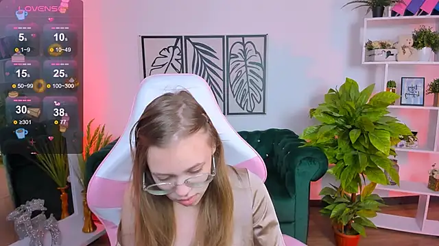 Snapshot of LayriantaVee chatting on January 19, 7:04 am LayriantaVee online show from January 19, 7:04 am