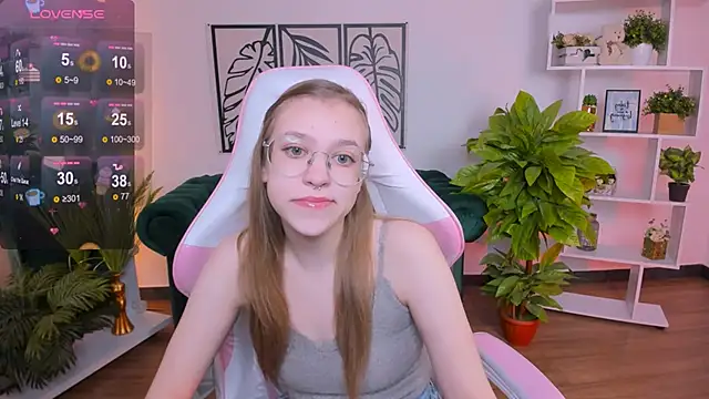 Snapshot of LayriantaVee chatting on February 2, 7:20 am LayriantaVee online show from February 2, 7:20 am