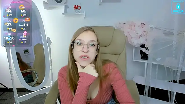 Snapshot of LayriantaVee chatting on February 3, 6:56 am LayriantaVee online show from February 3, 6:56 am