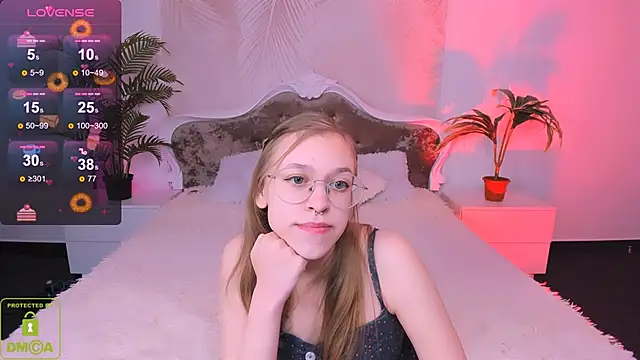 Snapshot of LayriantaVee chatting on February 12, 7:13 am LayriantaVee online show from February 12, 7:13 am