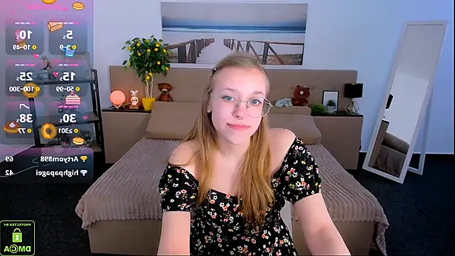 Snapshot of LayriantaVee chatting on February 13, 10:12 am LayriantaVee online show from February 13, 10:12 am