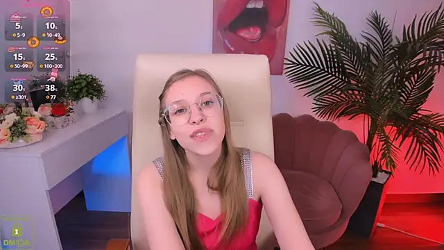 Snapshot of LayriantaVee chatting on February 17, 7:04 am LayriantaVee online show from February 17, 7:04 am