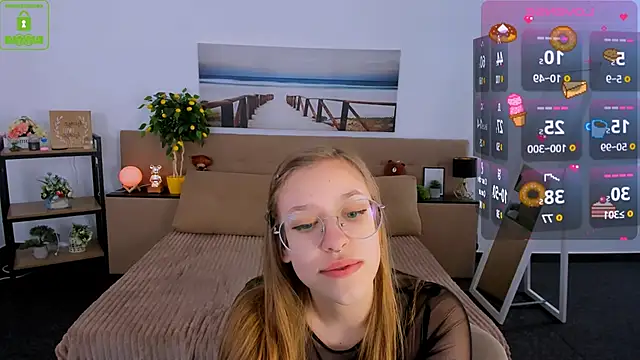 Snapshot of LayriantaVee chatting on February 18, 1:11 pm LayriantaVee online show from February 18, 1:11 pm