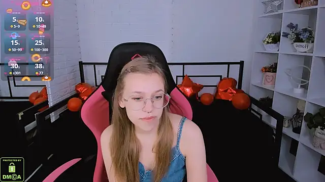 Snapshot of LayriantaVee chatting on February 20, 7:01 am LayriantaVee online show from February 20, 7:01 am