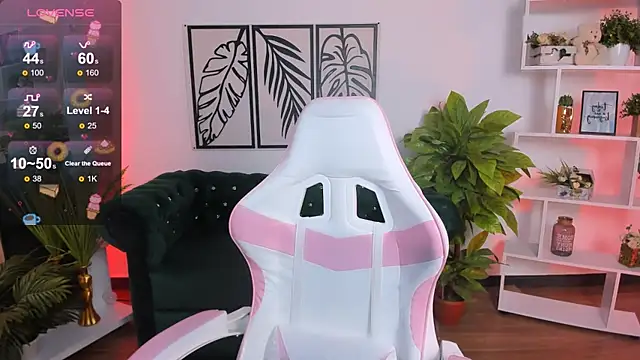 Snapshot of LayriantaVee chatting on February 21, 6:51 am LayriantaVee online show from February 21, 6:51 am