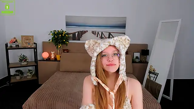 Snapshot of LayriantaVee chatting on March 3, 7:10 am LayriantaVee online show from March 3, 7:10 am