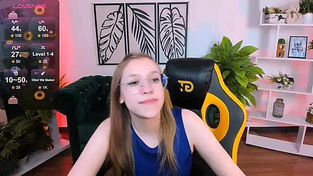 Snapshot of LayriantaVee chatting on March 7, 10:02 am LayriantaVee online show from March 7, 10:02 am