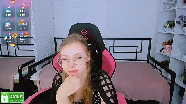 Snapshot of LayriantaVee chatting on March 11, 7:15 am LayriantaVee online show from March 11, 7:15 am