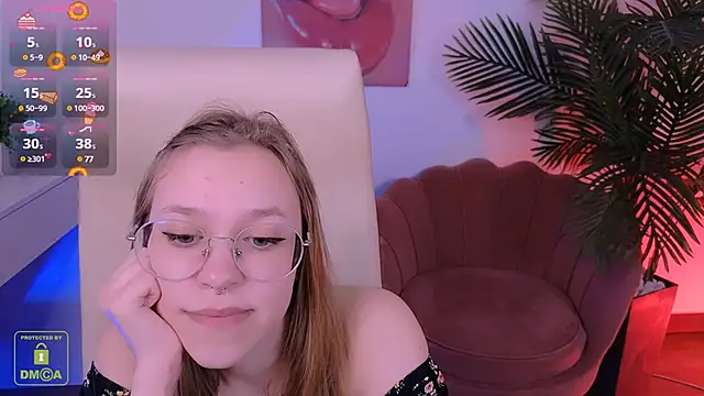 Snapshot of LayriantaVee chatting on March 14, 10:29 am LayriantaVee online show from March 14, 10:29 am