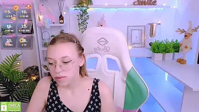 Snapshot of LayriantaVee chatting on March 19, 10:11 am LayriantaVee online show from March 19, 10:11 am