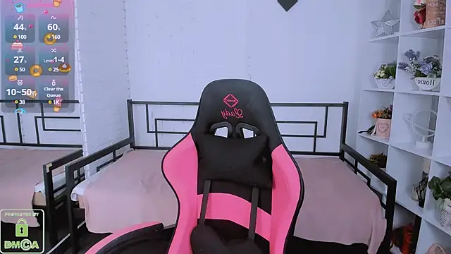 Snapshot of LayriantaVee chatting on March 21, 10:28 am LayriantaVee online show from March 21, 10:28 am