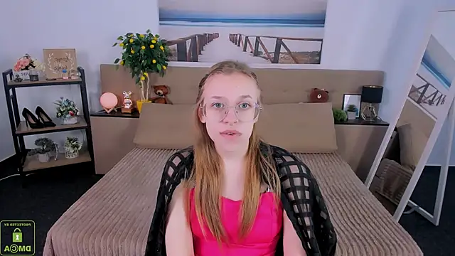 Snapshot of LayriantaVee chatting on March 22, 7:25 am LayriantaVee online show from March 22, 7:25 am