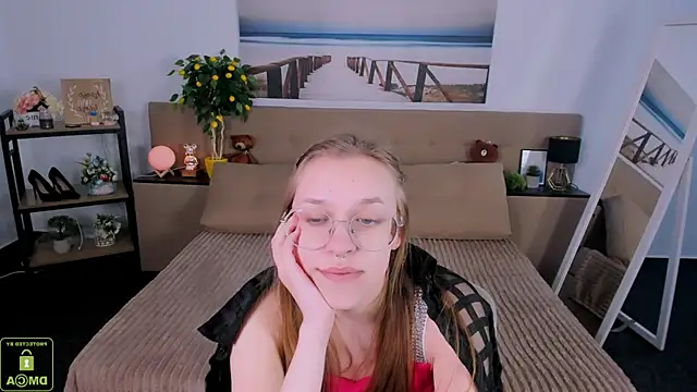 Snapshot of LayriantaVee chatting on March 22, 10:39 am LayriantaVee online show from March 22, 10:39 am