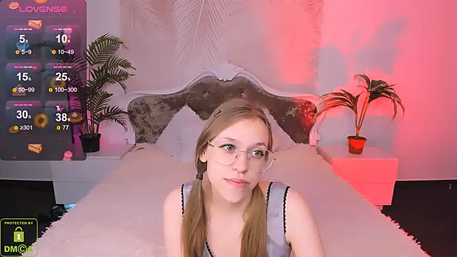 Snapshot of LayriantaVee chatting on March 23, 6:58 am LayriantaVee online show from March 23, 6:58 am