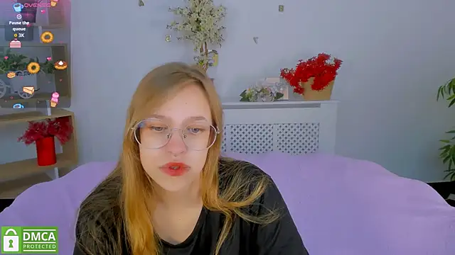 Snapshot of LayriantaVee chatting on September 10, 6:02 am LayriantaVee online show from September 10, 6:02 am