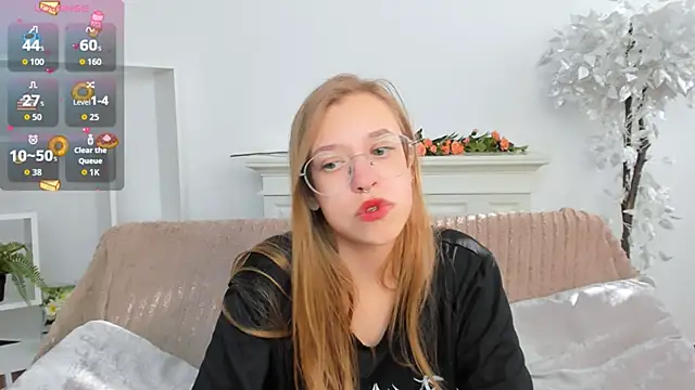 Snapshot of LayriantaVee chatting on September 13, 6:02 am LayriantaVee online show from September 13, 6:02 am