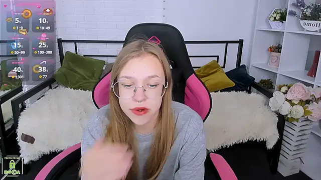 Snapshot of LayriantaVee chatting on September 17, 6:04 am LayriantaVee online show from September 17, 6:04 am