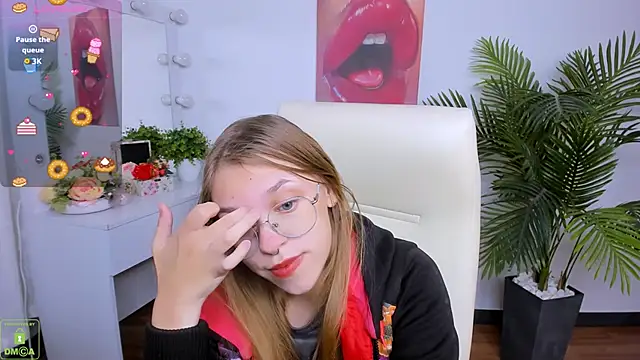 Snapshot of LayriantaVee chatting on September 28, 6:19 am LayriantaVee online show from September 28, 6:19 am