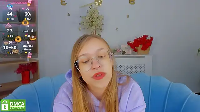 Snapshot of LayriantaVee chatting on October 2, 6:20 am LayriantaVee online show from October 2, 6:20 am