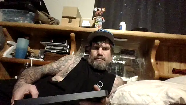 clitstitsandbongrips online show from October 17, 2:52 pm