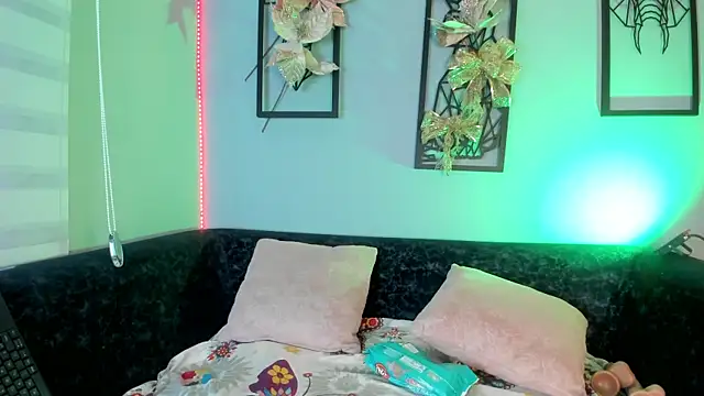 Snapshot of Annie_karlsson__ chatting on December 23, 8:25 pm Annie karlsson online show from December 23, 8:25 pm