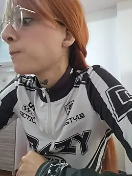 Snapshot of Dani_pegin chatting on May 7, 1:27 pm Dani pegin online show from May 7, 1:27 pm
