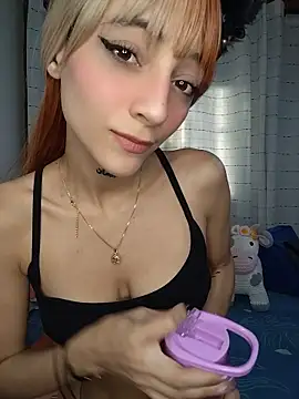 Snapshot of Dani_pegin chatting on June 17, 12:29 pm Dani pegin online show from June 17, 12:29 pm