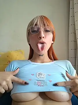 Snapshot of Dani_pegin chatting on June 25, 12:53 pm Dani pegin online show from June 25, 12:53 pm