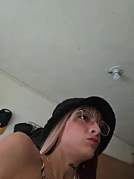 Snapshot of Dani_pegin chatting on July 7, 1:04 pm Dani pegin online show from July 7, 1:04 pm