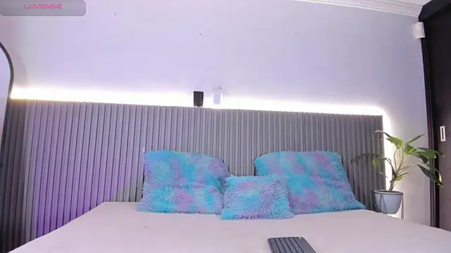 valentina lux online show from December 22, 7:55 pm