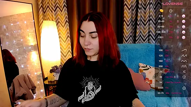 hannacheekss  online show from December 1, 2:05 am