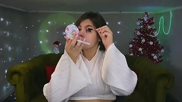 Snapshot of showmeparadise chatting on December 15, 12:06 pm showmeparadise online show from December 15, 12:06 pm