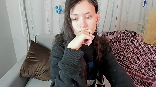 Emily Strikeee online show from December 24, 10:01 am