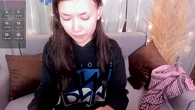 Emily Strikeee online show from January 3, 9:36 am