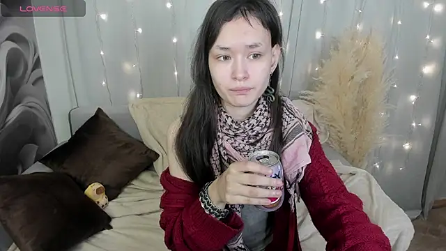 Emily Strikeee online show from January 19, 9:44 am