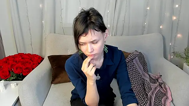 Emily Strikeee online show from March 6, 9:58 am