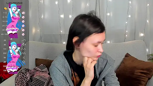 Emily Strikeee online show from March 18, 9:42 am