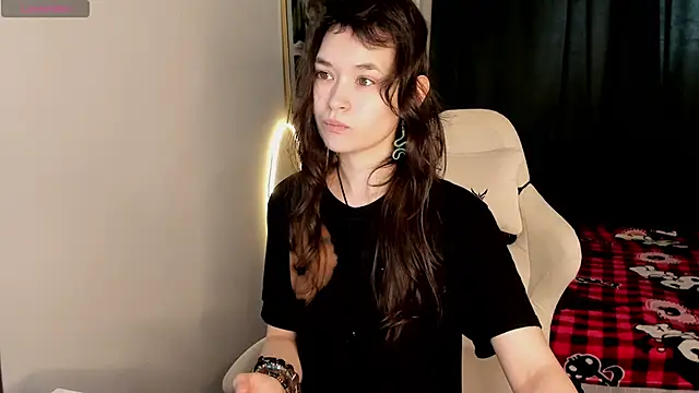 Emily Strikeee online show from March 15, 4:18 am