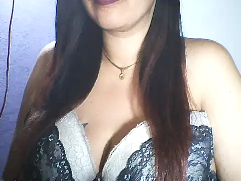 Snapshot of layanah12 chatting on May 12, 6:27 pm layanah12 online show from May 12, 6:27 pm