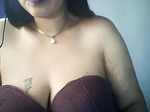 Snapshot of layanah12 chatting on June 21, 5:43 am layanah12 online show from June 21, 5:43 am