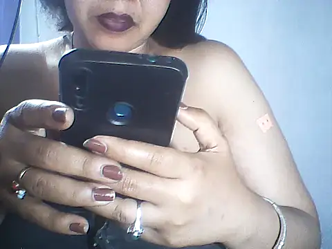 Snapshot of layanah12 chatting on July 4, 10:49 pm layanah12 online show from July 4, 10:49 pm