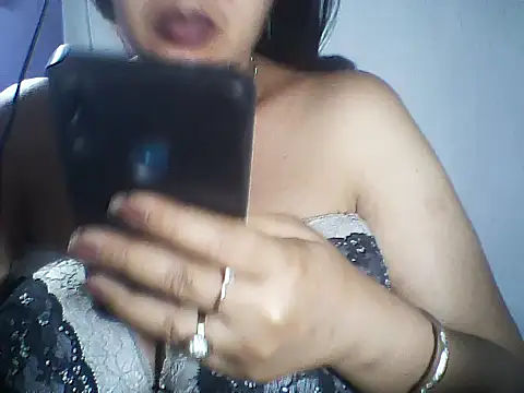 Snapshot of layanah12 chatting on July 15, 9:42 pm layanah12 online show from July 15, 9:42 pm