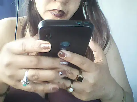 Snapshot of layanah12 chatting on August 6, 6:15 am layanah12 online show from August 6, 6:15 am